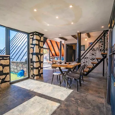 Triangle Villa